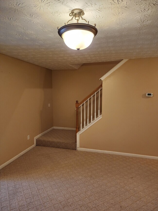 Building Photo - 1425 Forsythia Way