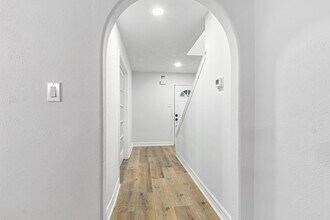 Building Photo - 606 Orangewood Dr