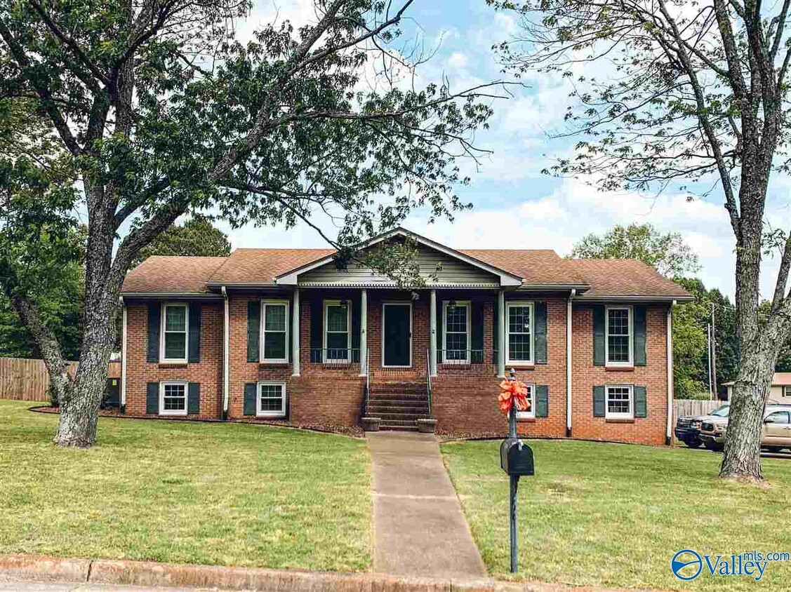 Primary Photo - 812 Ashwood Dr