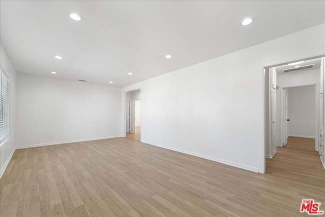 Building Photo - 17226 Vanowen St