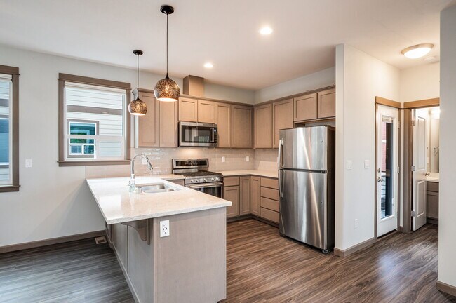 Building Photo - 7109 Rainier Dr