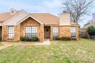 Building Photo - 2923 Tanglewood Dr