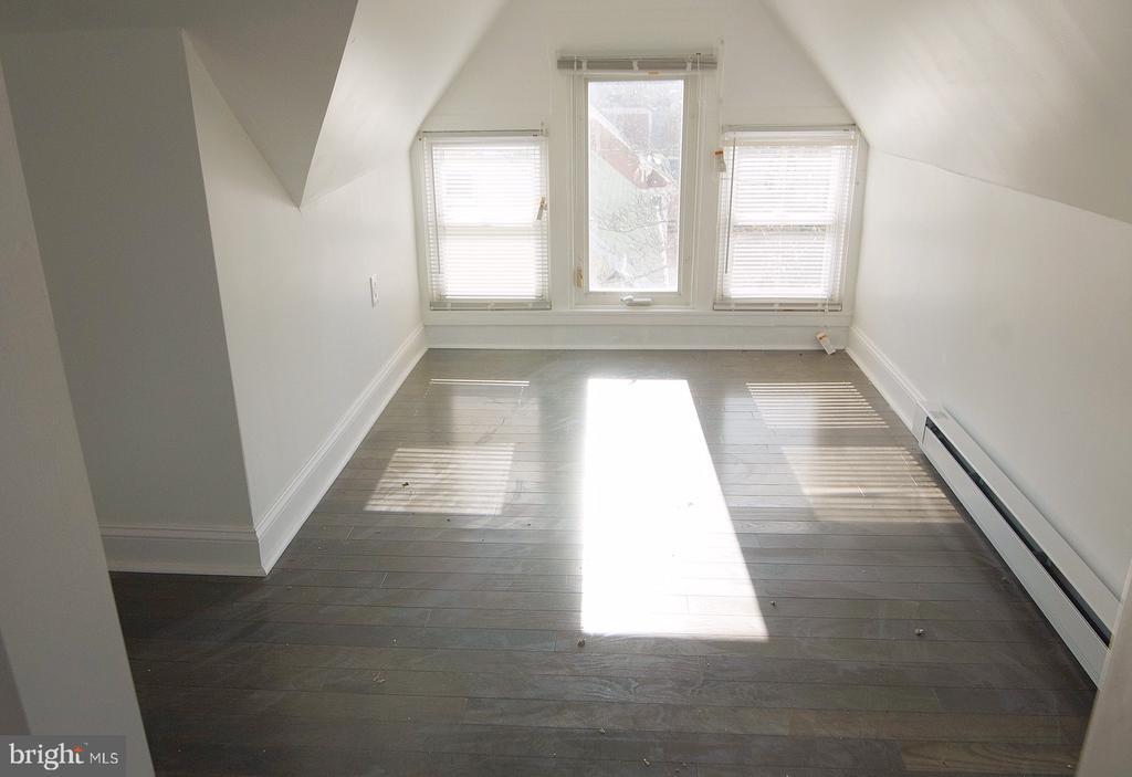 Building Photo - 218 N Narberth Ave