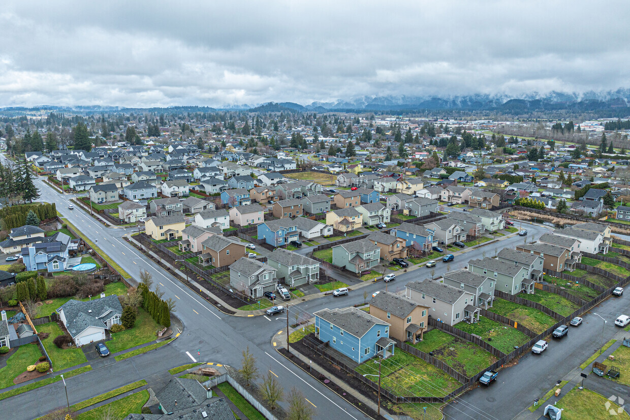 Building Photo - Liberty Meadows