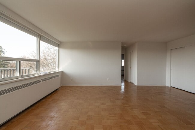 Building Photo - 4 Overland Drive