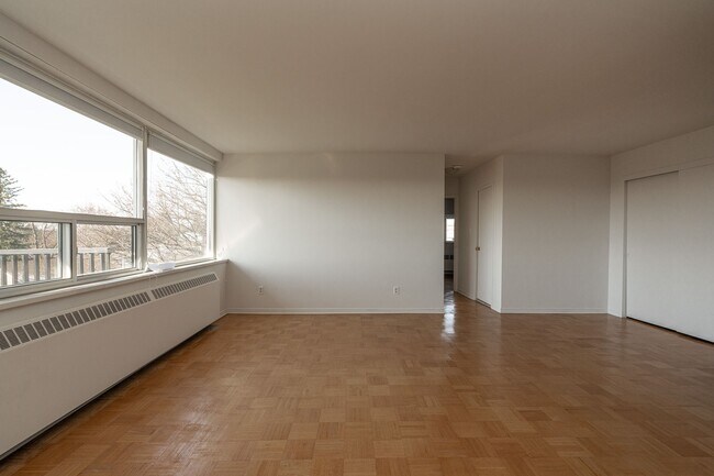 Photo du bâtiment - 4 Overland Drive Unit 409