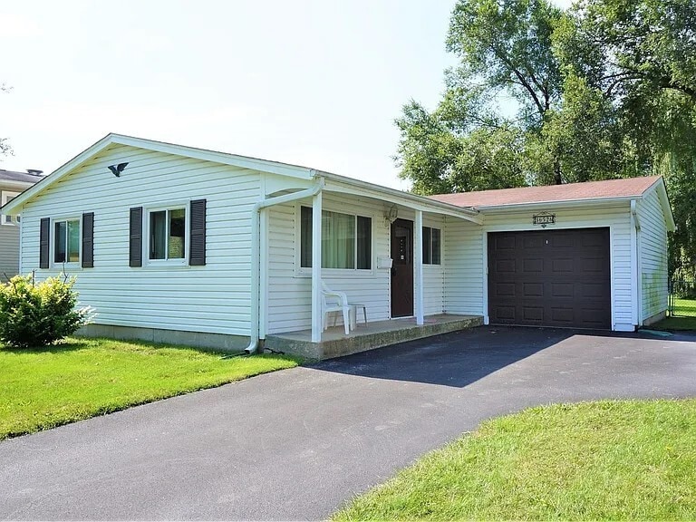 Primary Photo - 36526 N Edgewood Dr