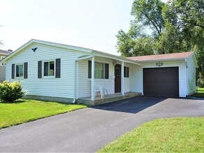 Building Photo - 36526 N Edgewood Dr