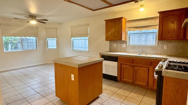 Foto del edificio - 945 Don Medico Dr