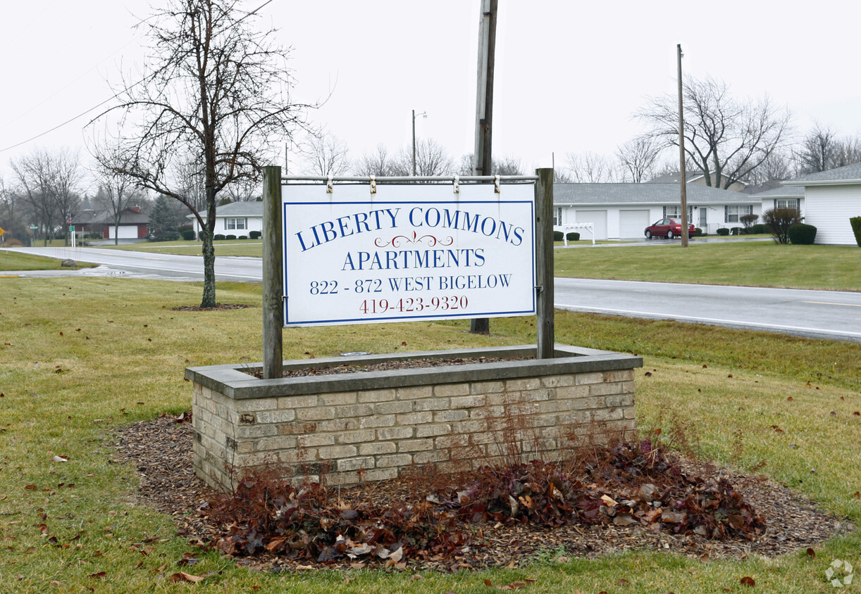 Sign - Liberty Commons Apartments