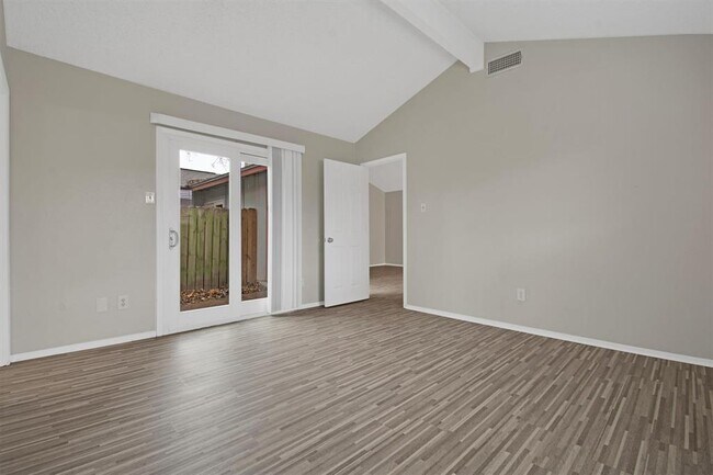 Foto del edificio - 6305 Emerald Forest Dr