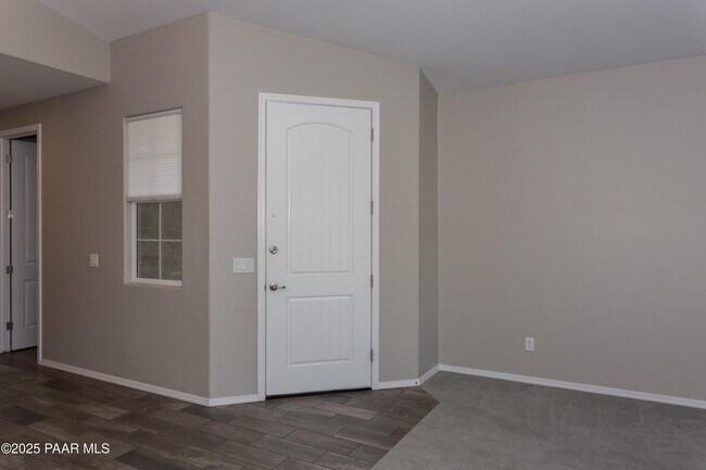 Foto del edificio - 1352 Warbler Wy