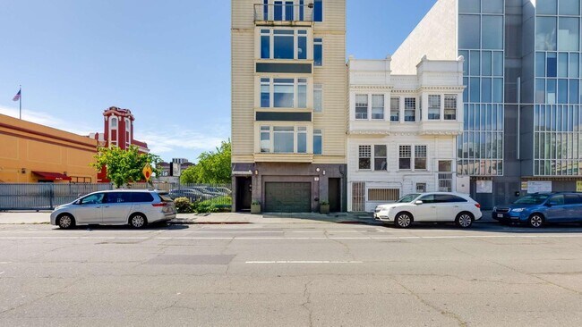 Building Photo - 275 9th St
