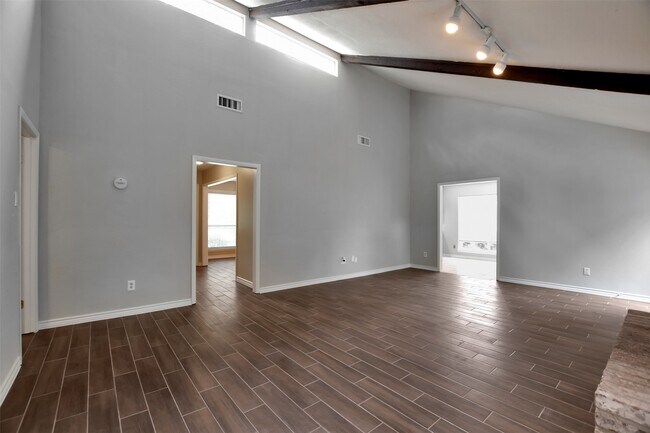 Foto del edificio - 15326 Glamorgan Dr