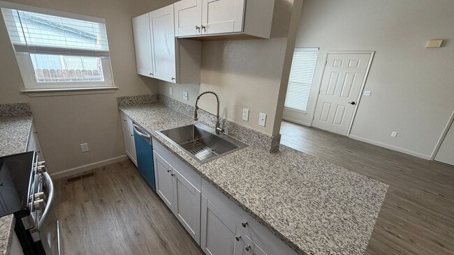 Building Photo - Mountain View Apartments - 1280