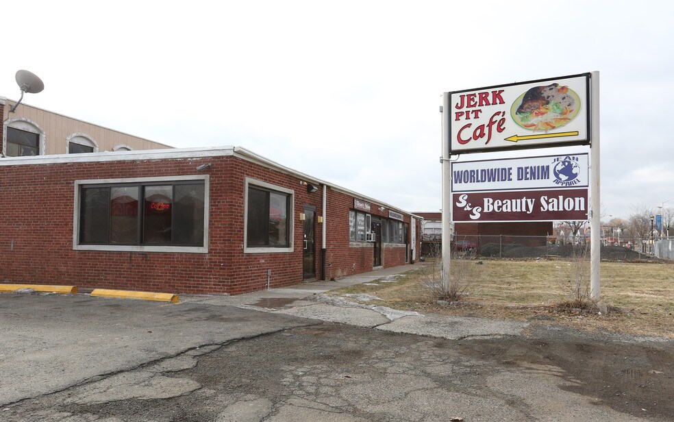 North End Apartments for Rent with Hardwood Floors Hartford, CT 4