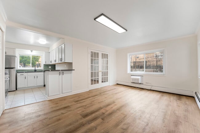 Foto del edificio - 7249 N Hamilton Ave