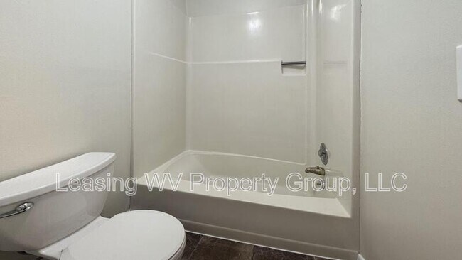 Foto del edificio - 139 Clayton Ave