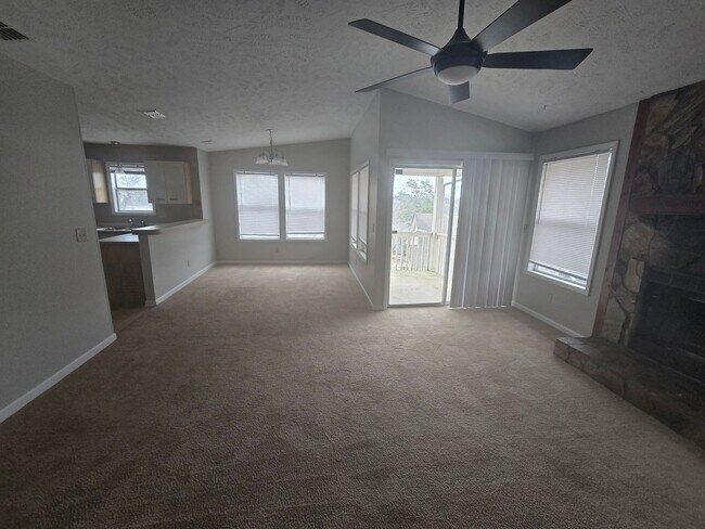 Foto del edificio - 1022 Wood Creek Dr