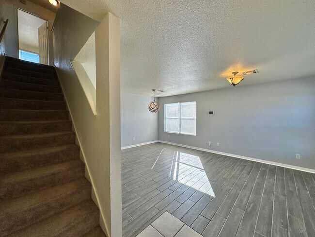 Building Photo - Viewable Now!