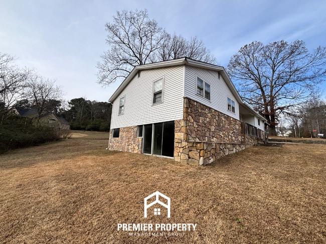 Building Photo - Family-Friendly 3BR Trussville Home with Hardwood Floors & Spacious Backyard