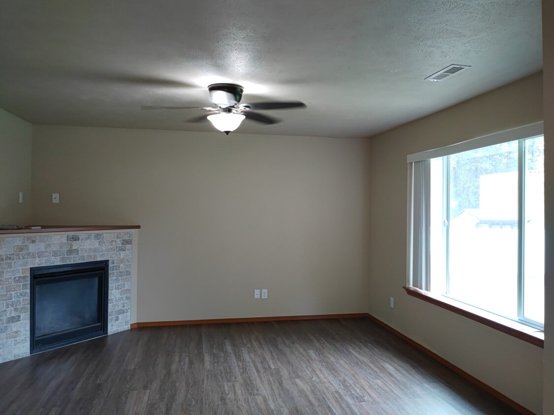 13003 N Raptor LN, Spokane, WA 99208 Townhome Rentals in Spokane WA