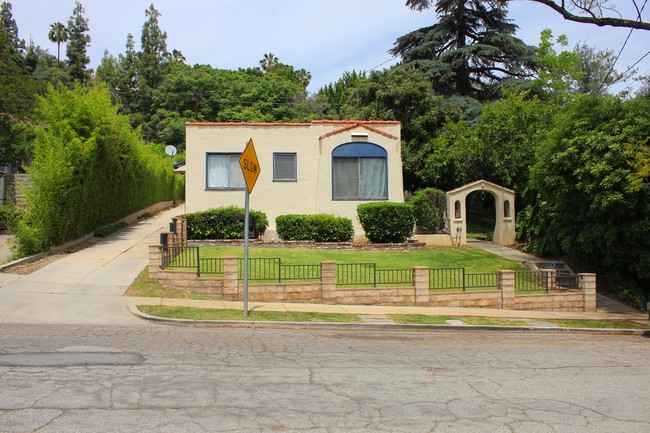 Building Photo - 1712 Gillette Crescent