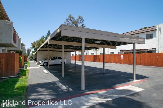 Building Photo - 702-706 N Fig St