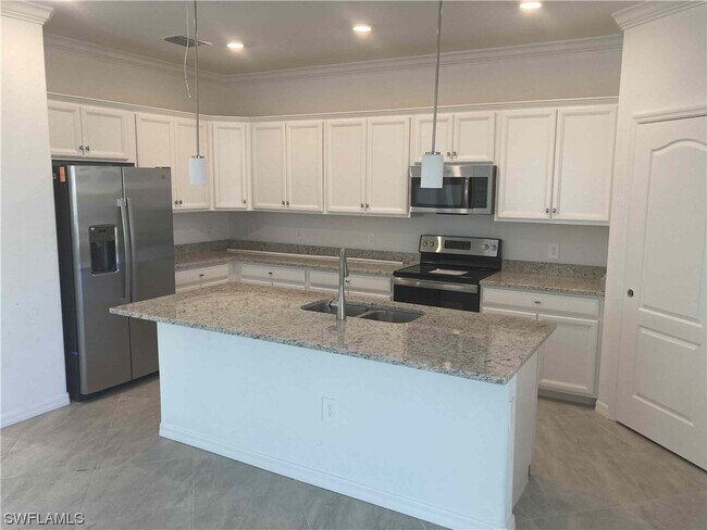 Building Photo - 14499 Cantabria Dr