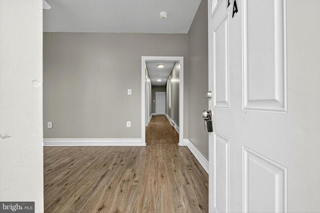 Foto del edificio - 120 N Congress Ave