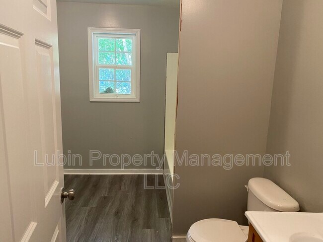 Foto del edificio - 1248 Firestone Ave