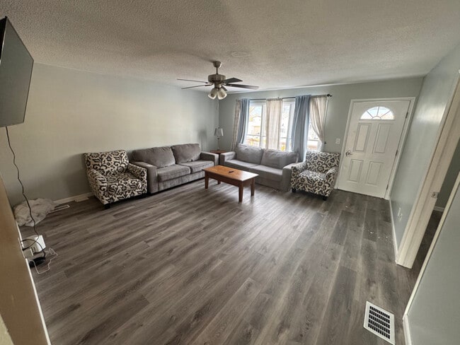 Building Photo - 3742 School St