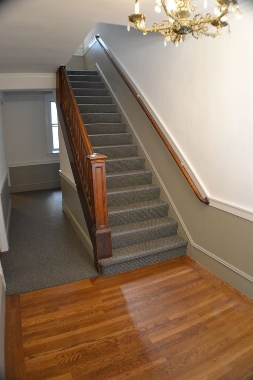 Building foyer/entrance - 2188 Green St