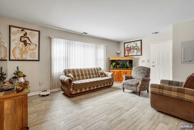 Foto del edificio - 112-130 Sherwood Ave