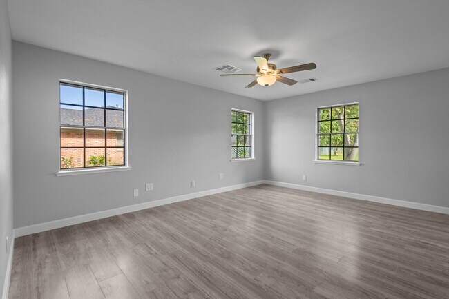 Building Photo - 4610 Regina Ln