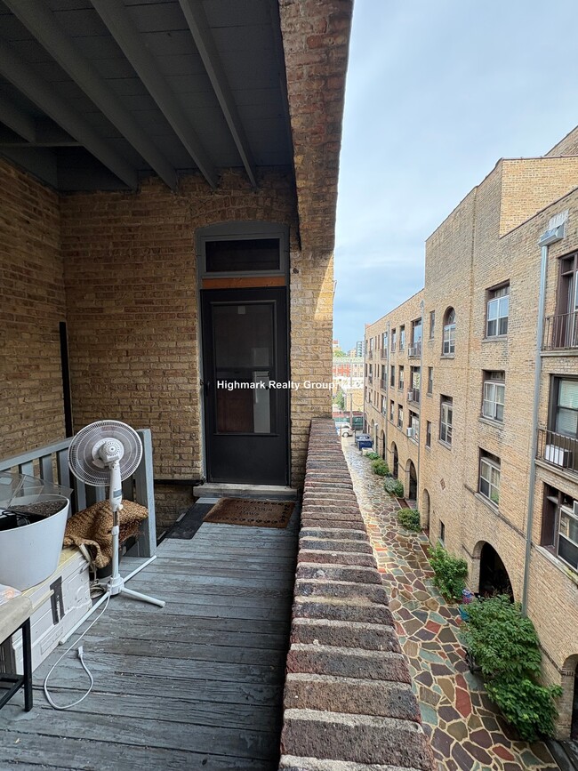 Building Photo - 907 Elmwood Ave