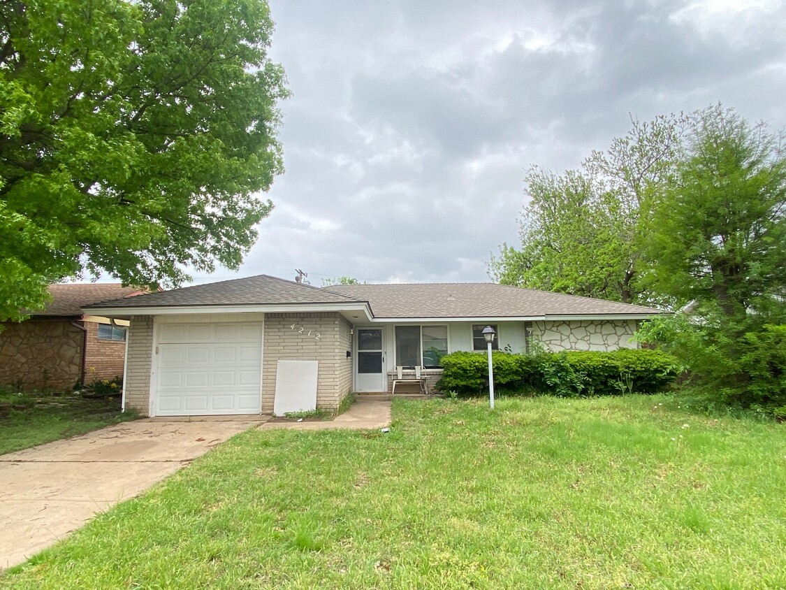 Foto principal - 4212 Sunnyview Dr
