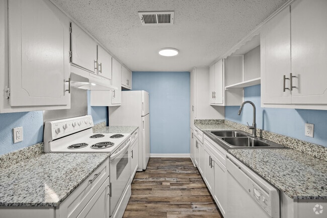2BR, 1BA - 870SF - Kitchen - Linda Vista Apartments