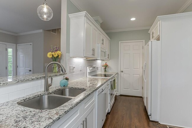 Building Photo - 4984 Crowe Dr SE