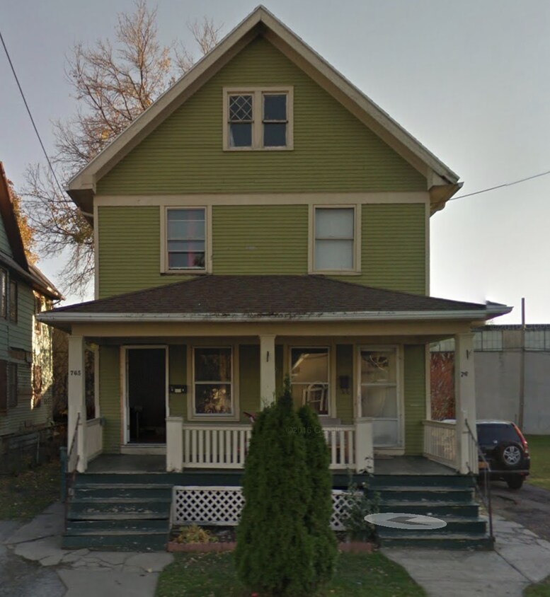 Primary Photo - 765 Ave D