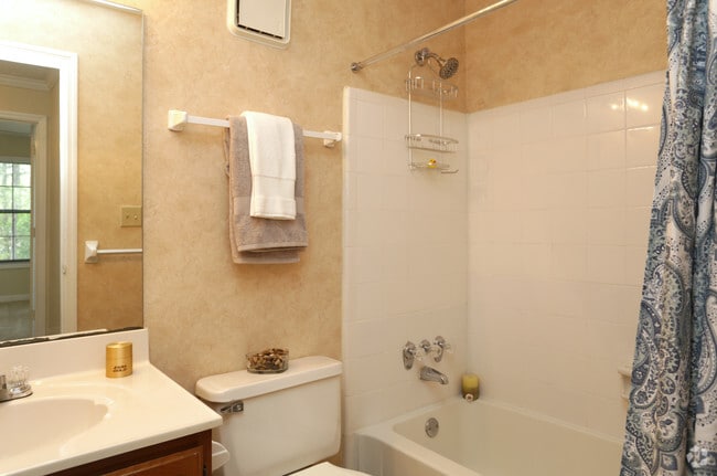 1BR, 1BA - 970 SF Berkley - Calibre Woods