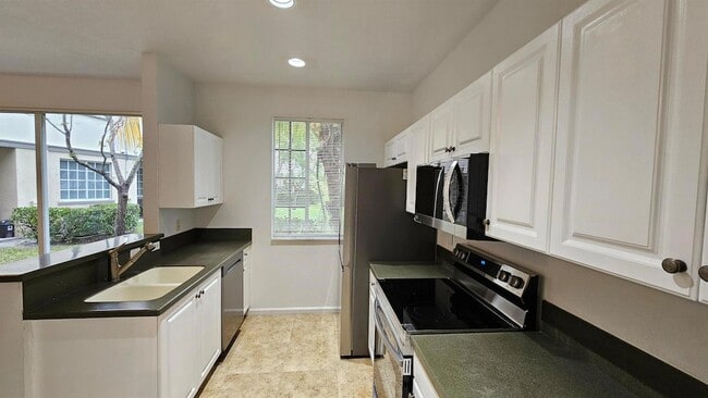 Building Photo - 2022 Island Dr