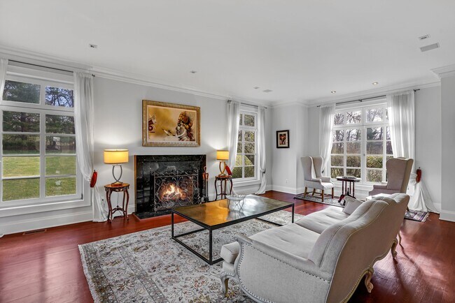 Building Photo - 2 Morgan Dr