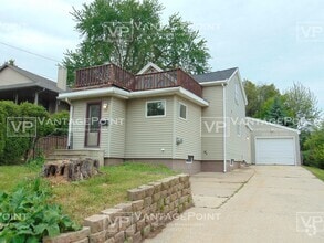 Building Photo - 632 River Ave