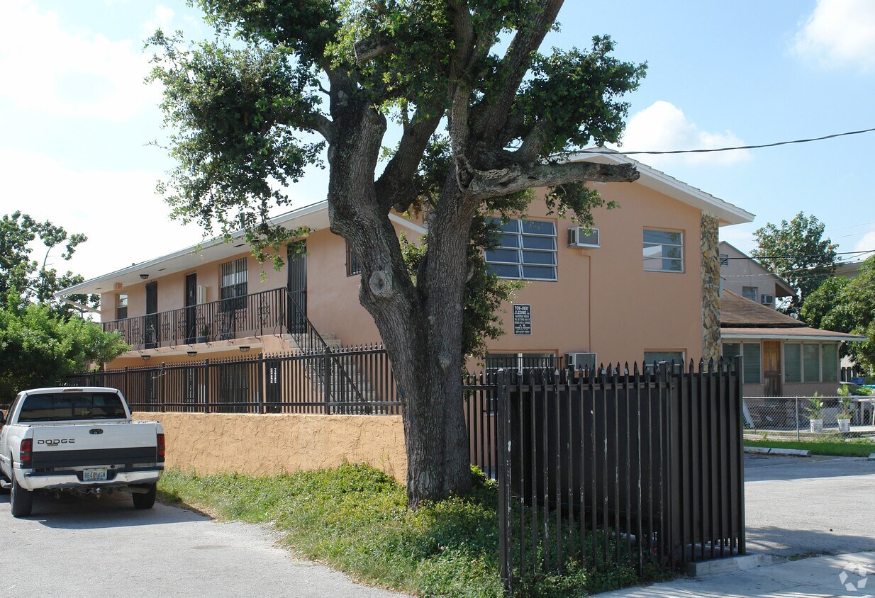 Foto del edificio - 2128 SW 2nd St