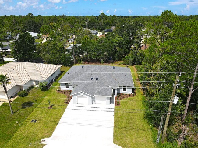Building Photo - Roomy 3 Bed 2 Bath Duplex Home for Rent w ...