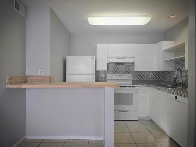 Building Photo - 10122 Winsford Oak Blvd