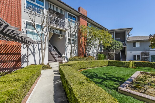 Foto del edificio - 1696 Amberwood Dr