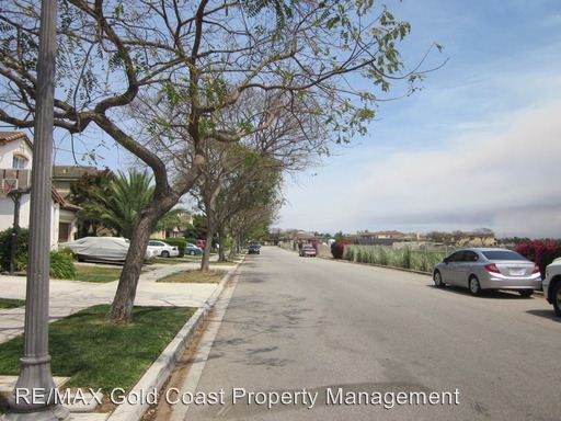 Building Photo - 1925 Cesar Chavez Dr