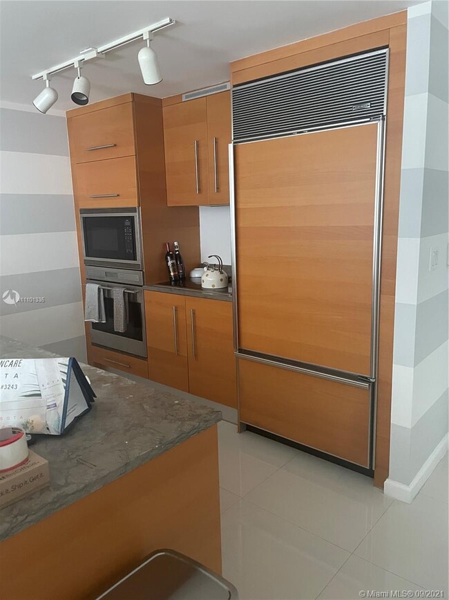 Foto del edificio - 475 Brickell Ave